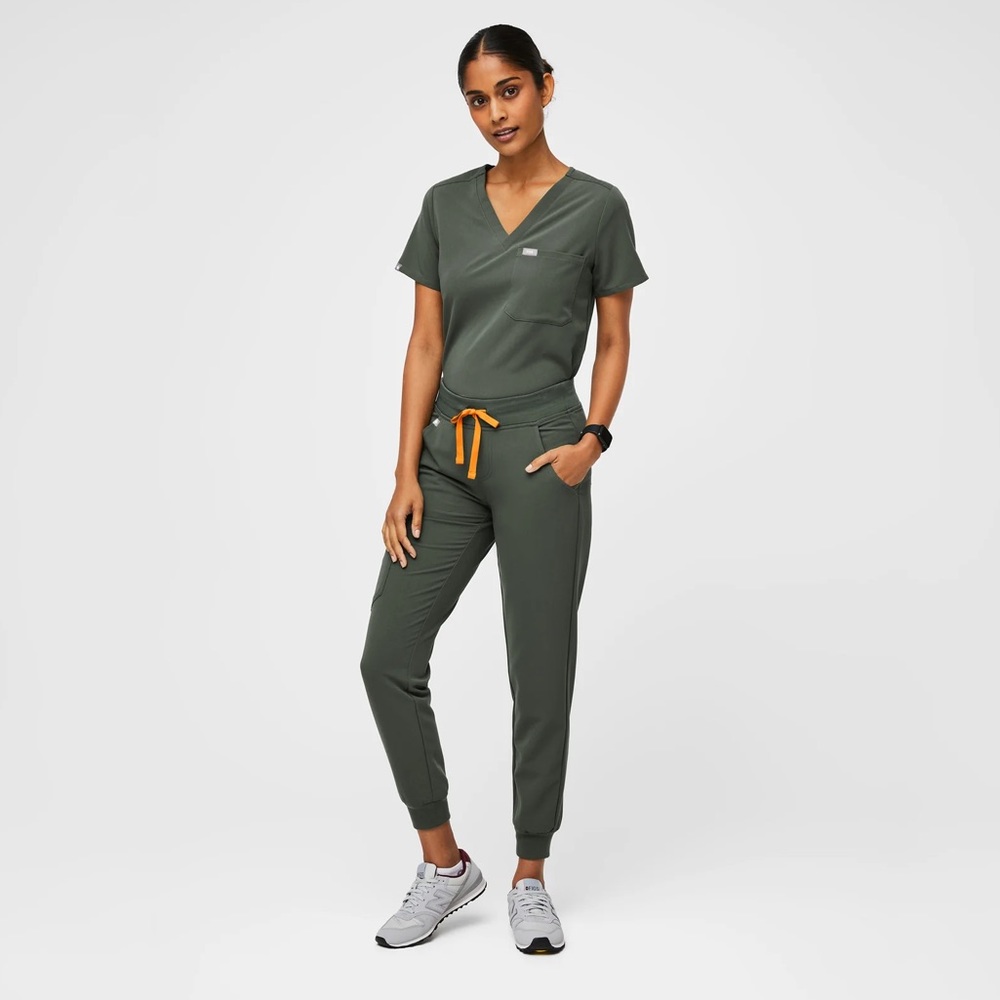 FIGS Moss Catarina 1 pocket scrub top & high waisted Zamora jogger scrub pants